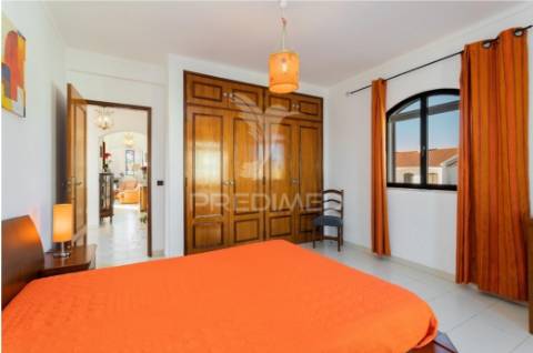 T5 villa com piscina em altura, 850 metros da praia