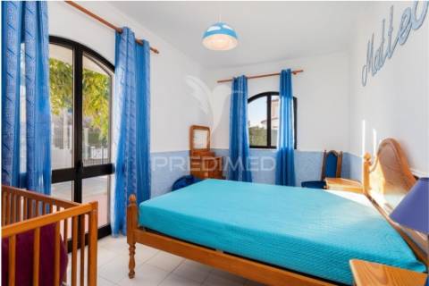 T5 villa com piscina em altura, 850 metros da praia