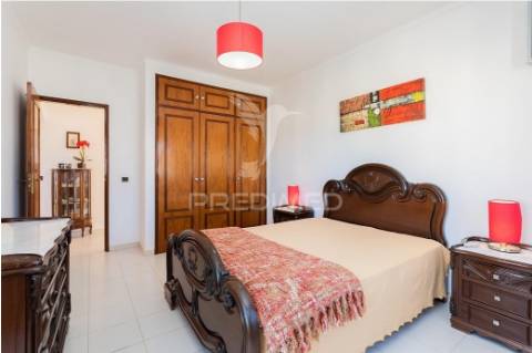 T5 villa com piscina em altura, 850 metros da praia