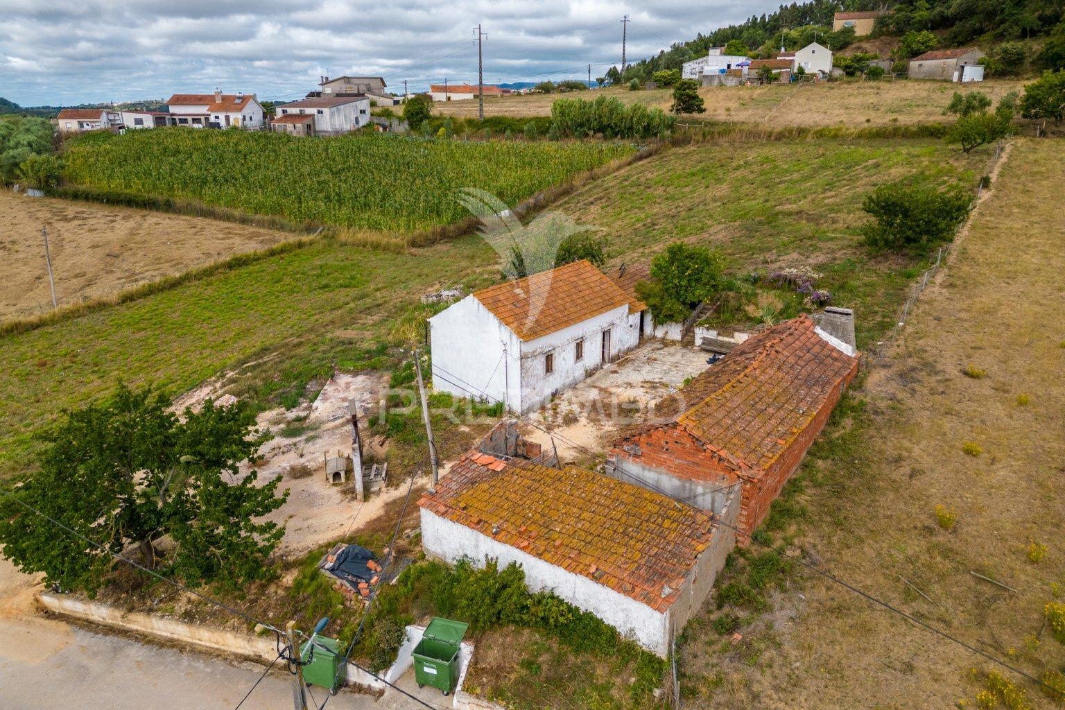 Moradia para restaurar em turquel