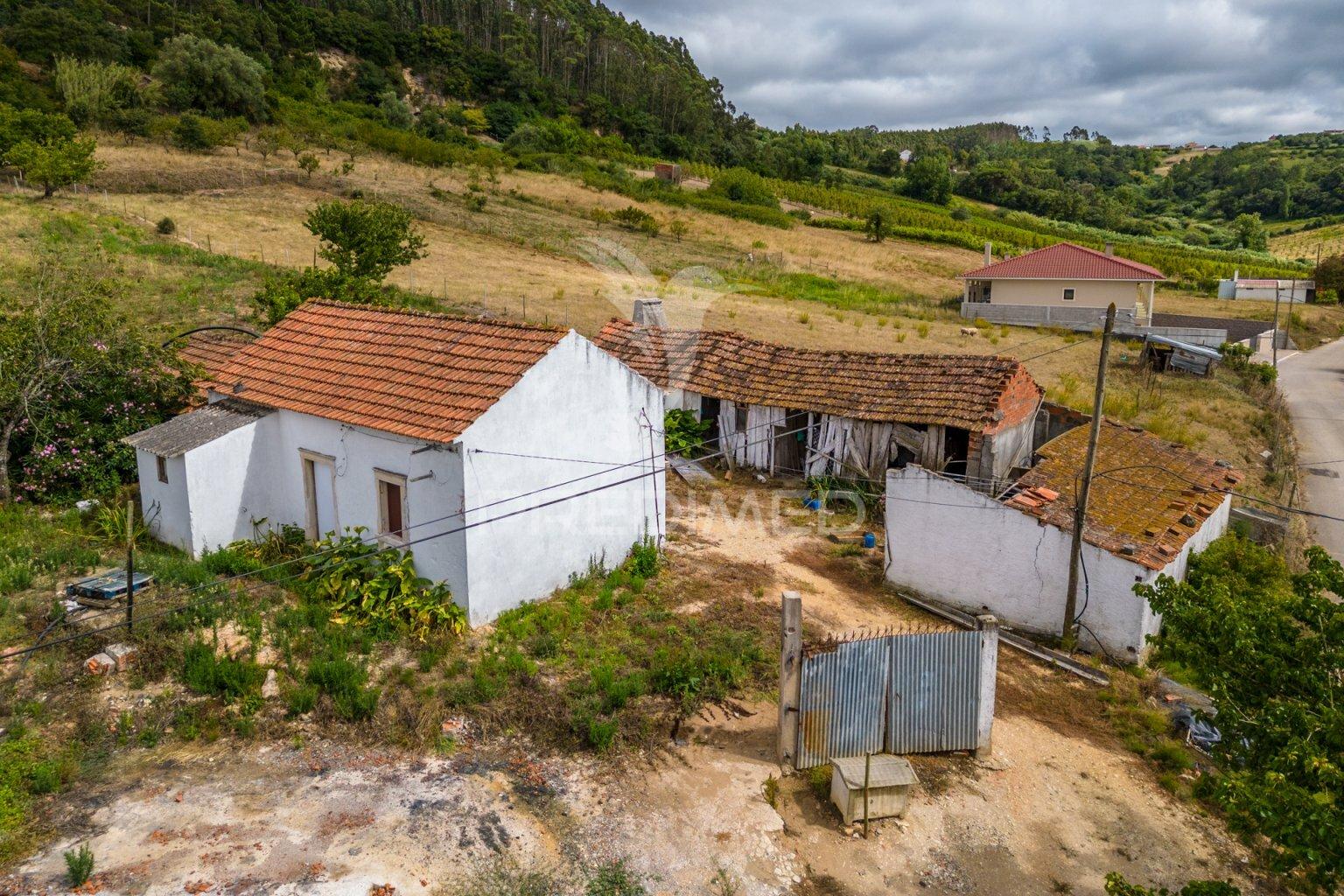 Moradia para restaurar em turquel