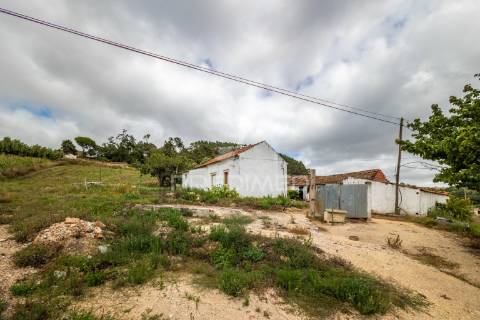 Moradia para restaurar em turquel