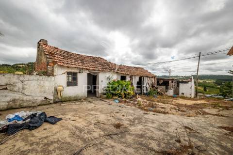 Moradia para restaurar em turquel
