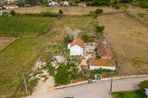 Moradia para restaurar em turquel