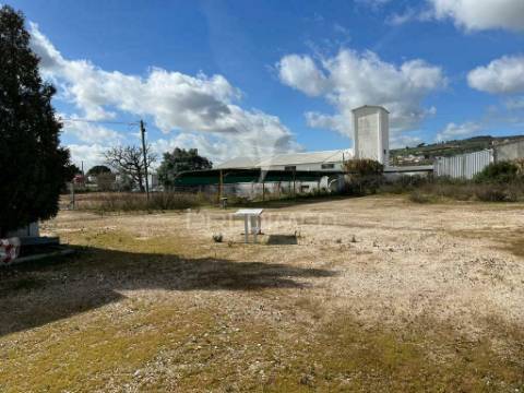 Armazém e terreno de 8.140 m² em alenquer (casais novos)