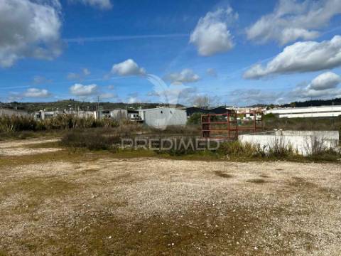 Armazém e terreno de 8.140 m² em alenquer (casais novos)