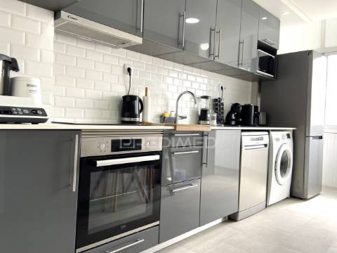 Apartamento t2 renovado em setúbal
