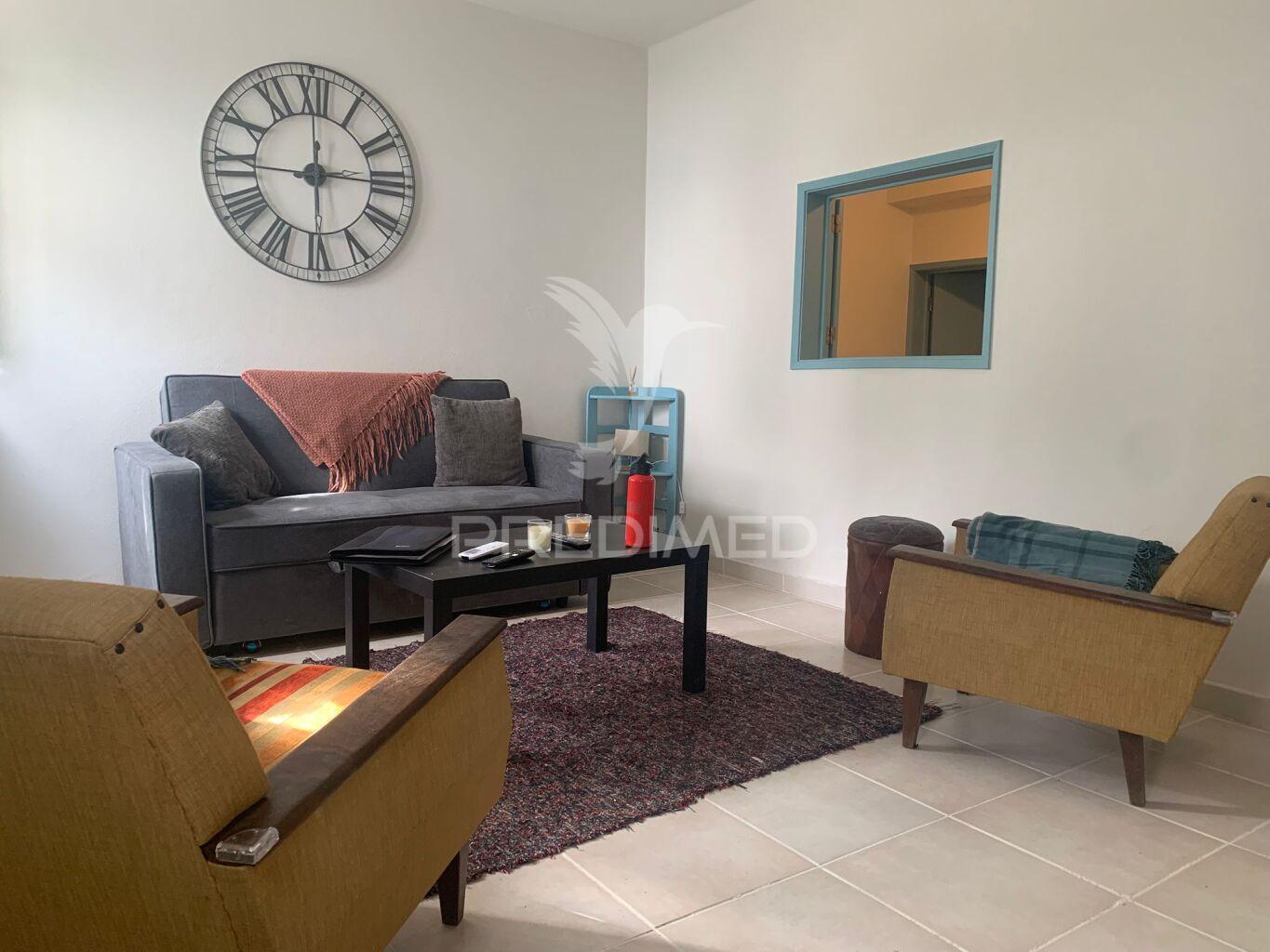 Moradia t1+1 com terraço  (remodelada)