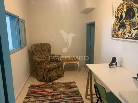 Moradia t1+1 com terraço  (remodelada)