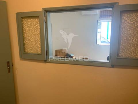 Moradia t1+1 com terraço  (remodelada)