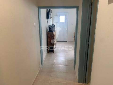 Moradia t1+1 com terraço  (remodelada)