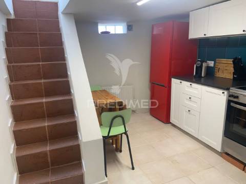 Moradia t1+1 com terraço  (remodelada)