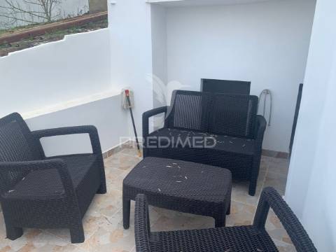 Moradia t1+1 com terraço  (remodelada)