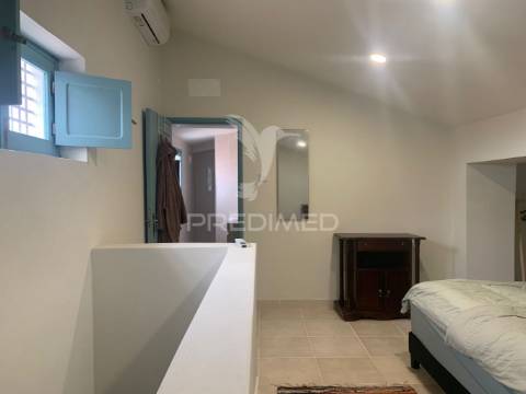 Moradia t1+1 com terraço  (remodelada)