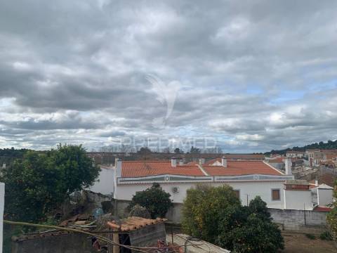 Moradia t1+1 com terraço  (remodelada)