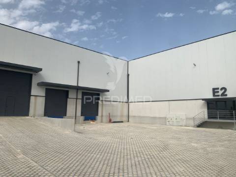 Armazém com 1454m2 em arruda dos vinhos