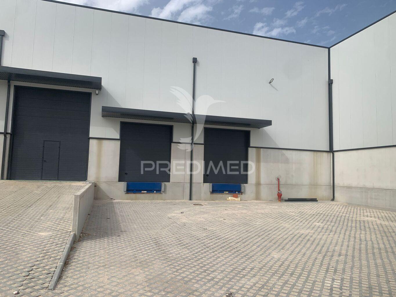 Armazém com 1454m2 em arruda dos vinhos