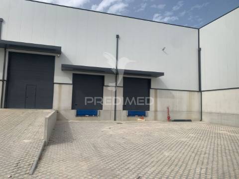 Armazém com 1454m2 em arruda dos vinhos