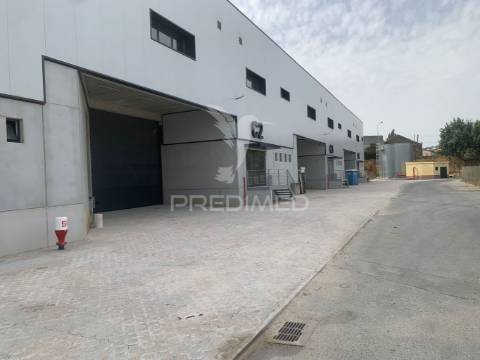 Armazém com 1454m2 em arruda dos vinhos