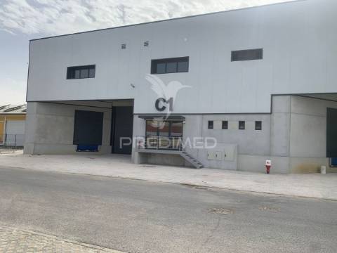 Armazém com 913m2 em arruda dos vinhos