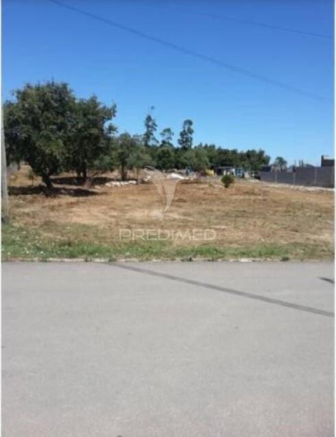 Lote de terreno para construção industrial em turquel