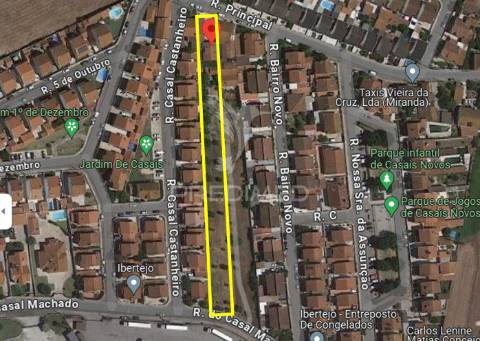 Moradias t4 + t1 com terreno urbano de 2338m2 em alenquer