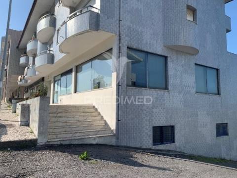 Loja, vila de cucujães, oliveira de azeméis