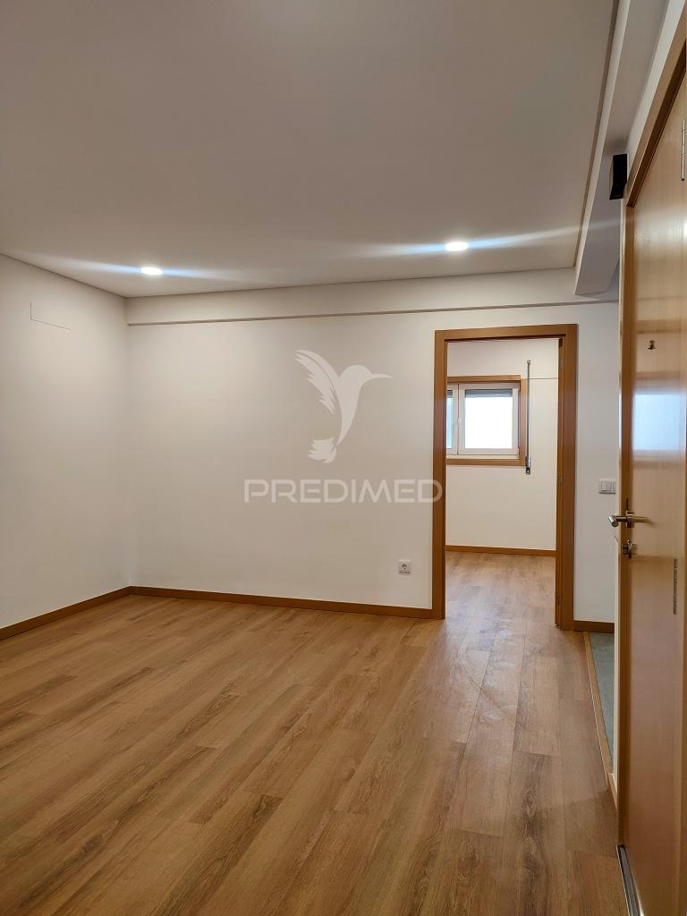 Apartamento t3 junto à câmara de gaia - arrendamento