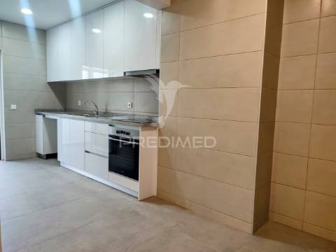 Apartamento t3 junto à câmara de gaia - arrendamento