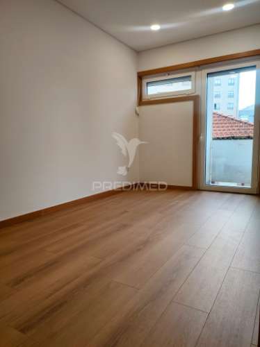 Apartamento t3 junto à câmara de gaia - arrendamento
