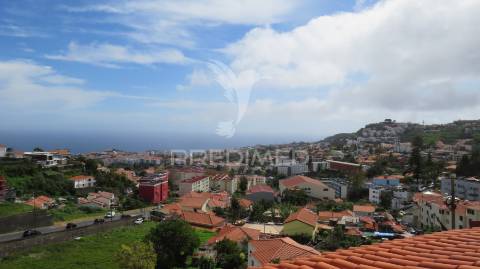 Moradia t4+t1 vista  definitiva funchal