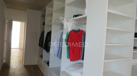 Moradia minimalista nova v4 em câmara de lobos