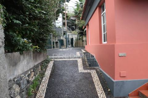 Moradia t3 nos barreiros com (1080m2) de terreno