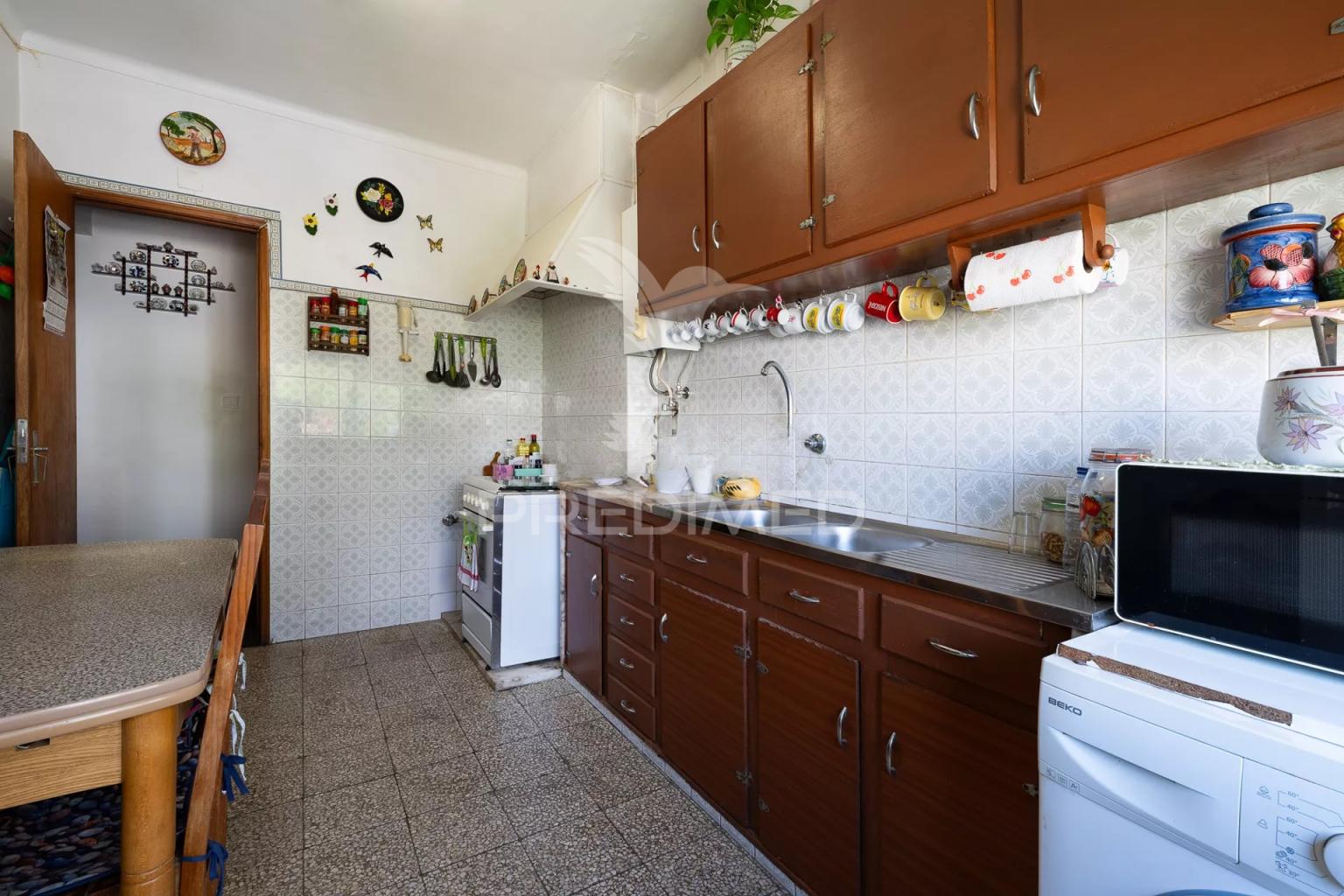 Vende se t3 ocupado montalvão/ setúbal 145000€  ocupado