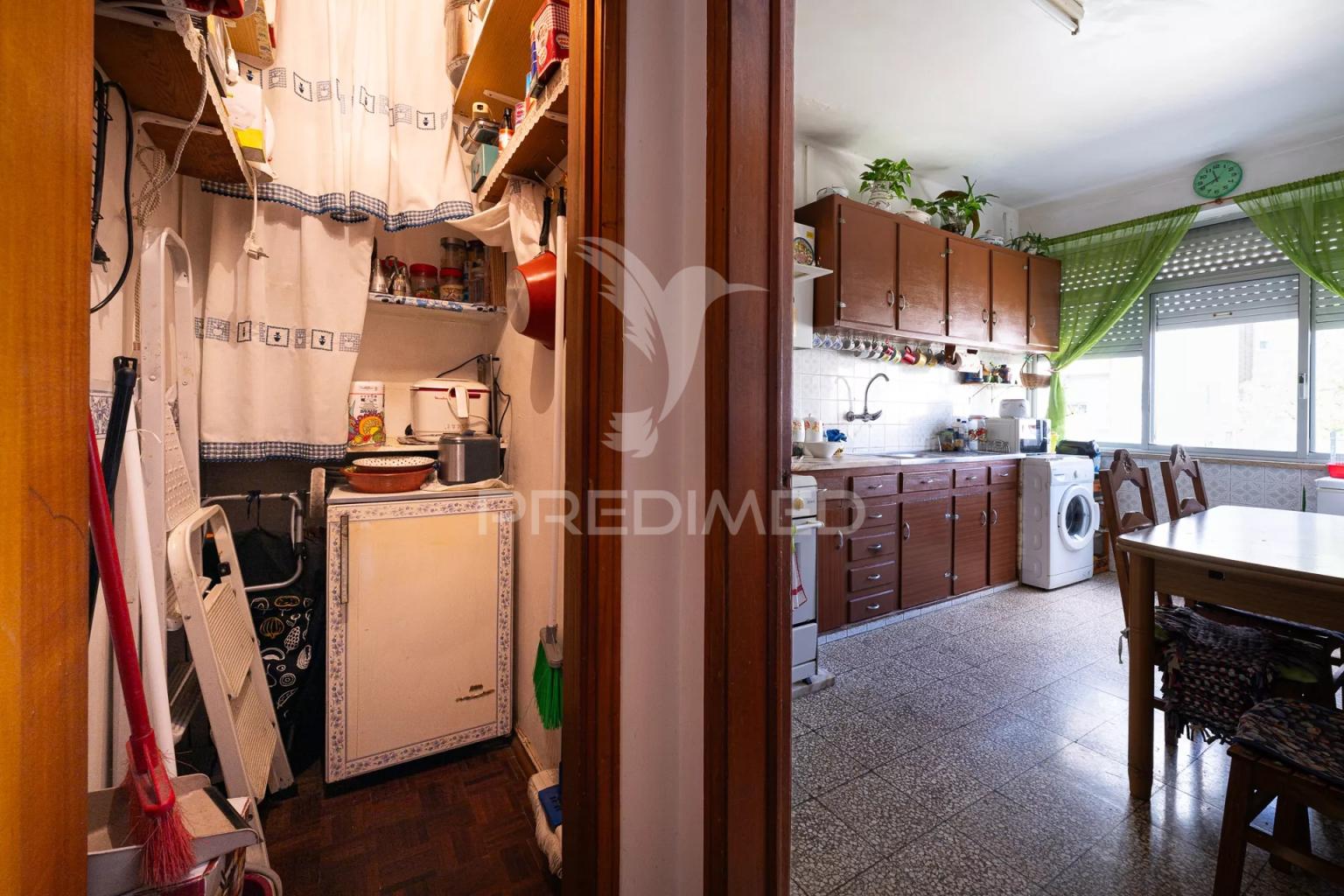 Vende se t3 ocupado montalvão/ setúbal 145000€  ocupado