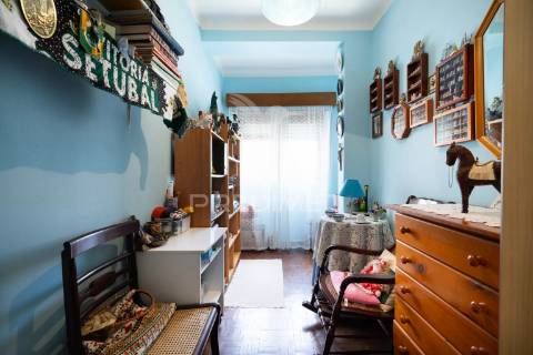 Vende se t3 ocupado montalvão/ setúbal 145000€  ocupado