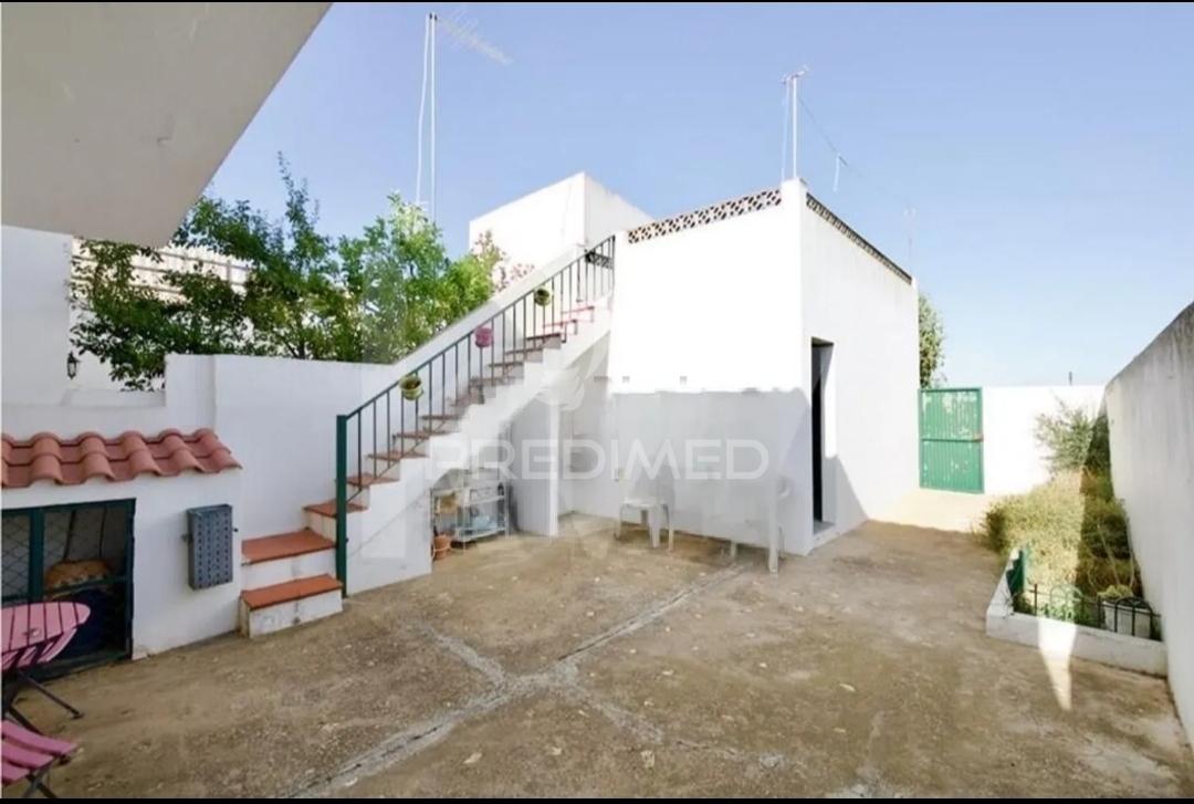 Moradia t3 com quintal e garagem totalmente renovada em entradas, castro verde