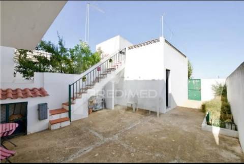 Moradia t3 com quintal e garagem totalmente renovada em entradas, castro verde