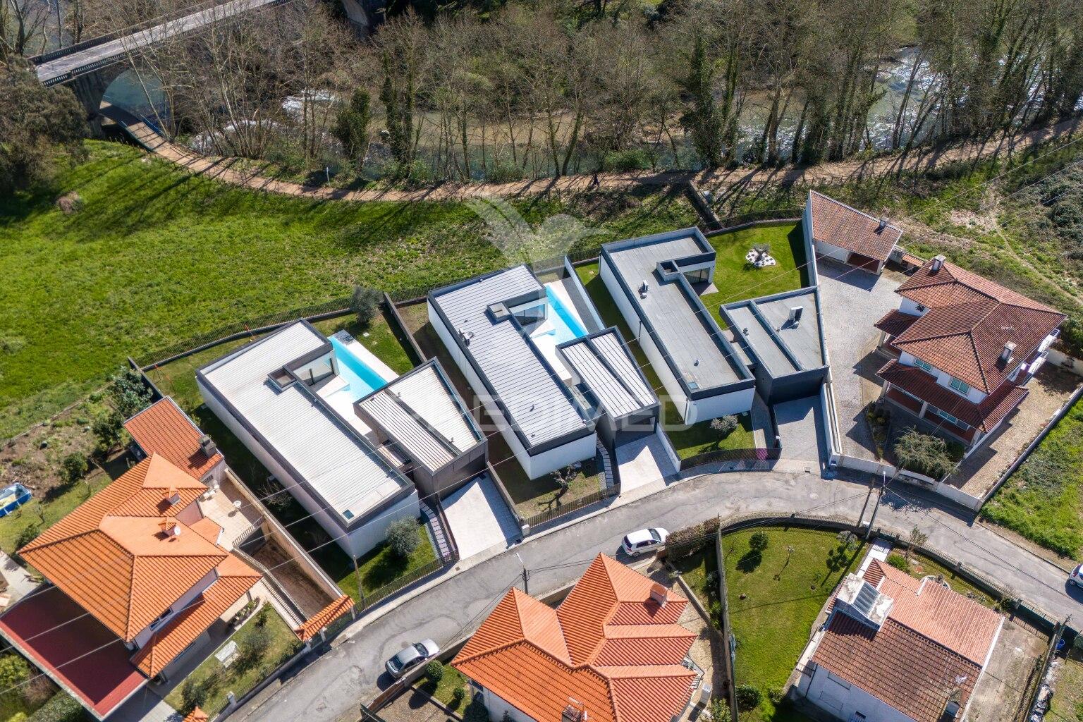 Moradia de sonho com piscina e acabamentos de luxo