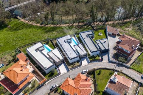 Moradia de sonho com piscina e acabamentos de luxo
