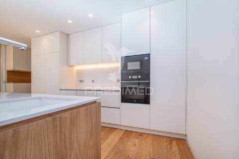 Moradia de sonho com piscina e acabamentos de luxo