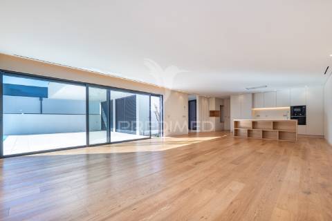 Moradia de sonho com piscina e acabamentos de luxo