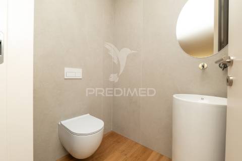 Moradia de sonho com piscina e acabamentos de luxo