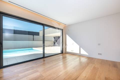 Moradia de sonho com piscina e acabamentos de luxo