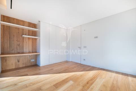 Moradia de sonho com piscina e acabamentos de luxo