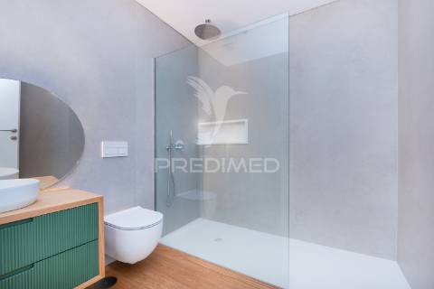 Moradia de sonho com piscina e acabamentos de luxo