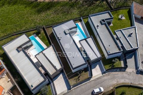 Moradia de sonho com piscina e acabamentos de luxo