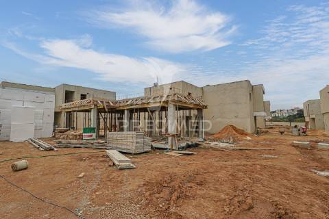 Moradia independente t5 com piscina privada