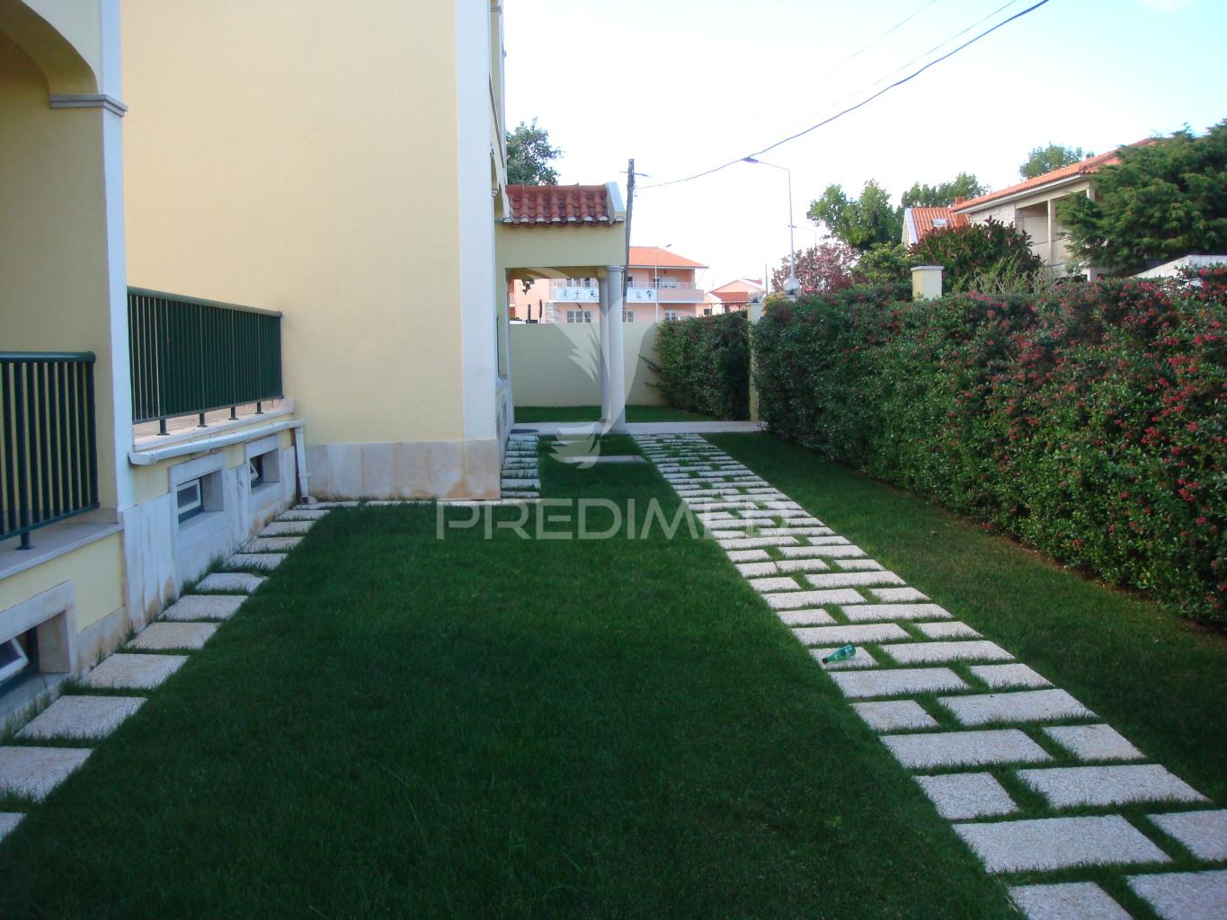Apartamento t2+1 duplex em condomínio fechado