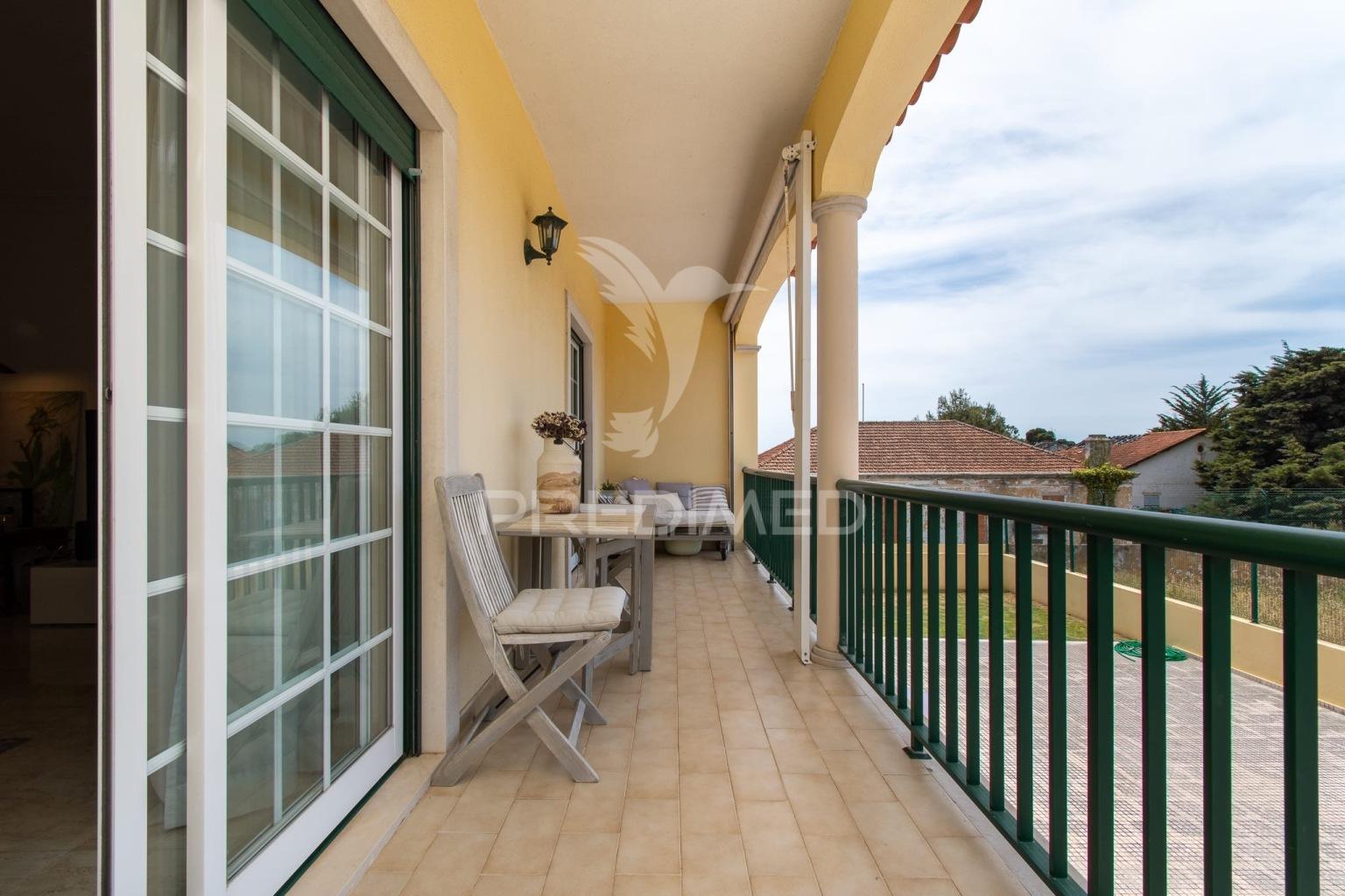 Apartamento t2+1 duplex em condomínio fechado